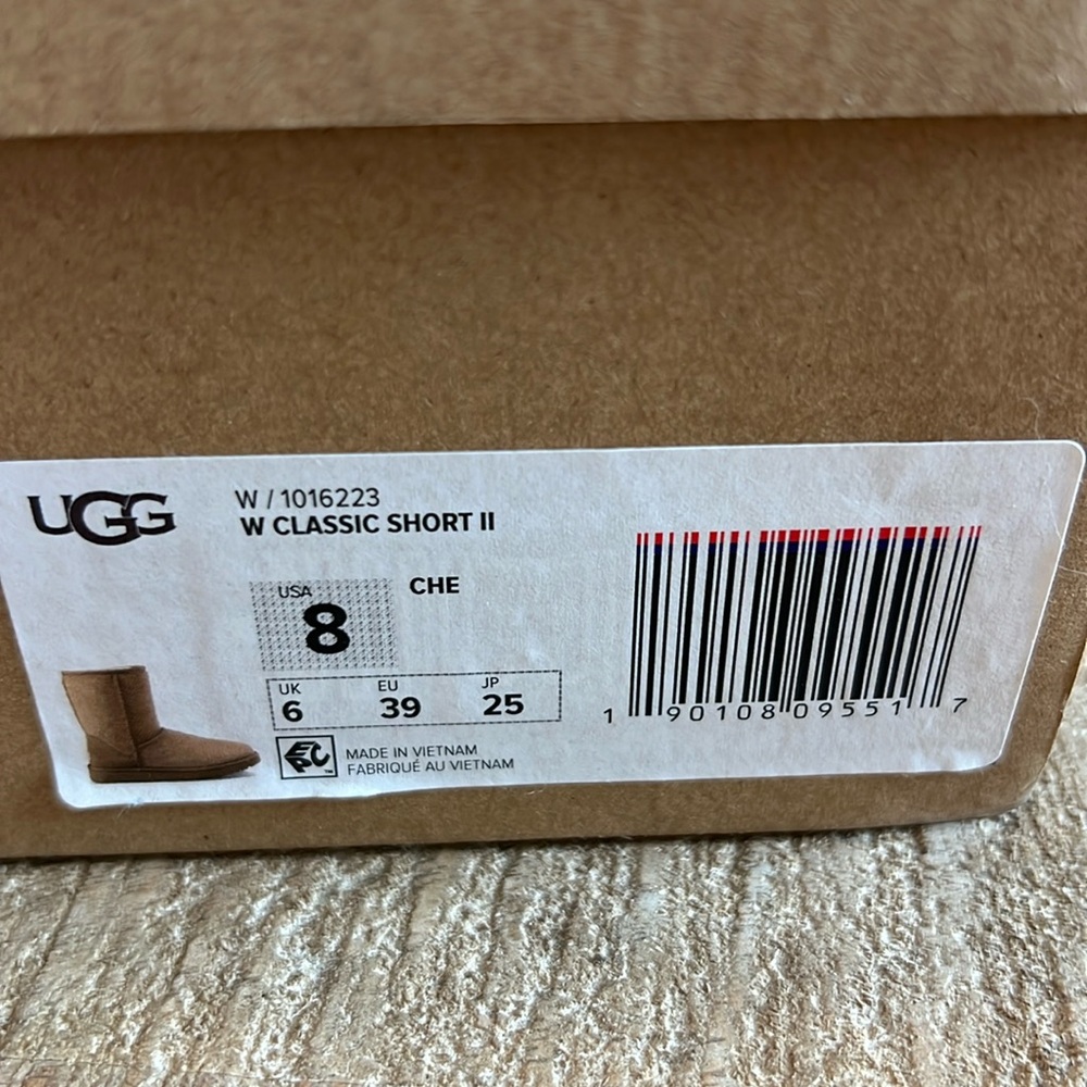 Brand New UGG Classic Short II in box